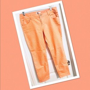 Polka-dot sherbet coral capris